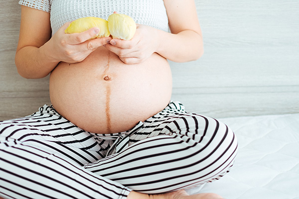 الإفرازات المهبلية الصفراء من علامات الحمل